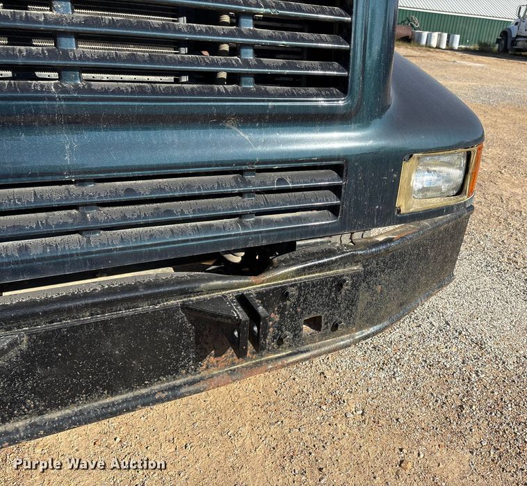 image for item DU1429 2002 International 2674 dump truck