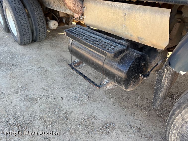 image for item DU1429 2002 International 2674 dump truck