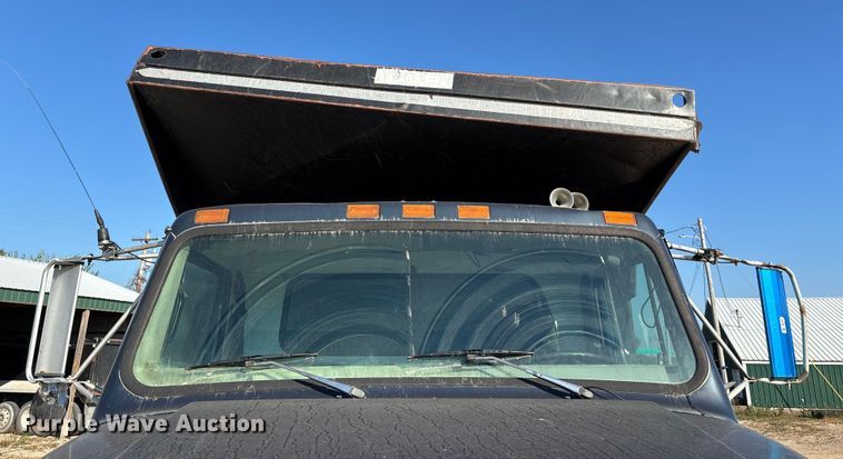 image for item DU1429 2002 International 2674 dump truck