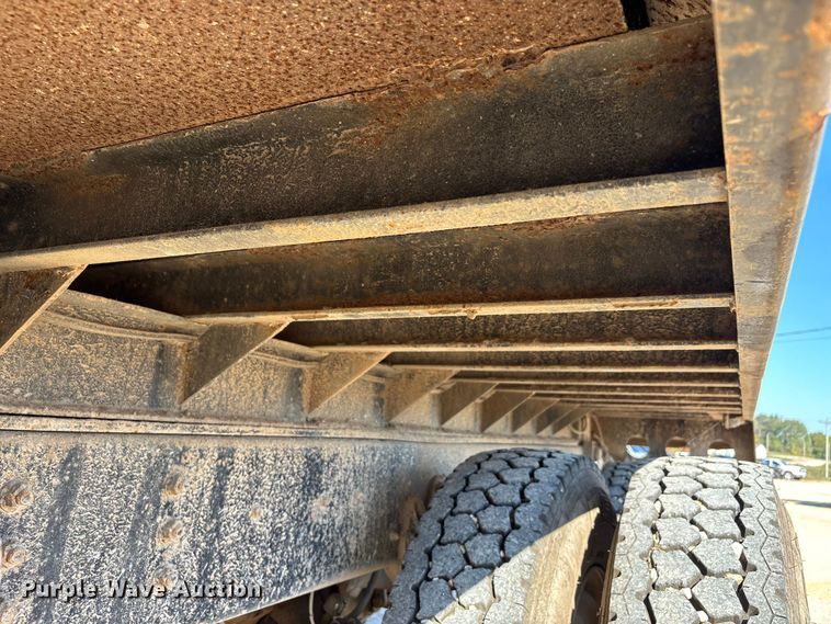 image for item DU1429 2002 International 2674 dump truck