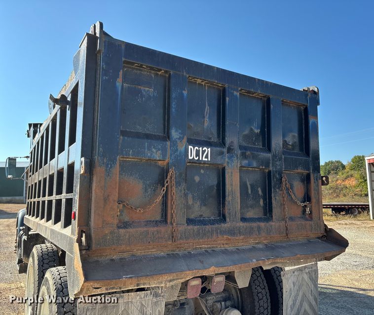 image for item DU1429 2002 International 2674 dump truck