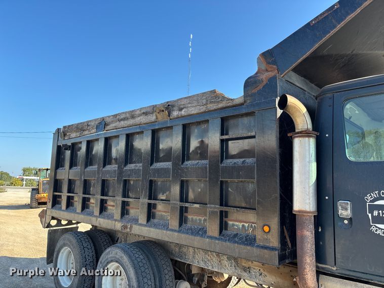 image for item DU1429 2002 International 2674 dump truck