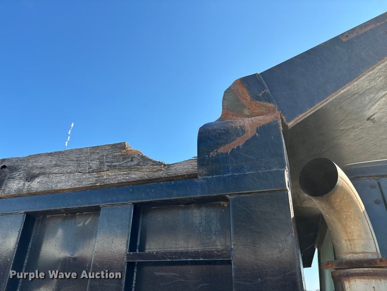 image for item DU1429 2002 International 2674 dump truck