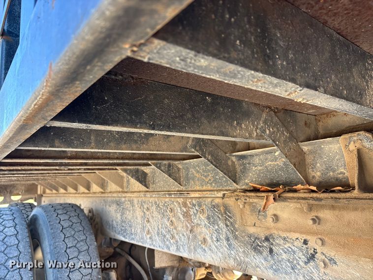 image for item DU1429 2002 International 2674 dump truck