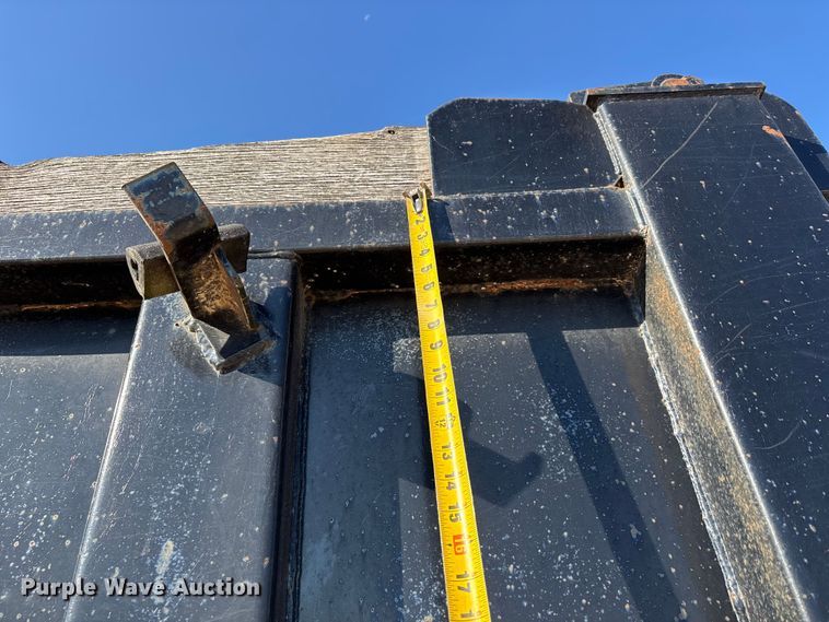 image for item DU1429 2002 International 2674 dump truck