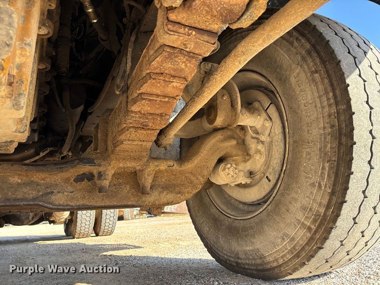 image for item DU1429 2002 International 2674 dump truck