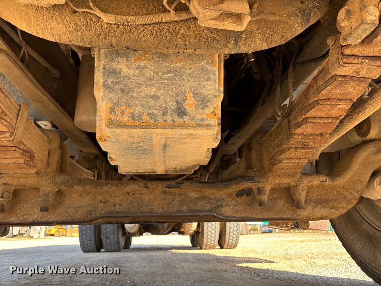 image for item DU1429 2002 International 2674 dump truck