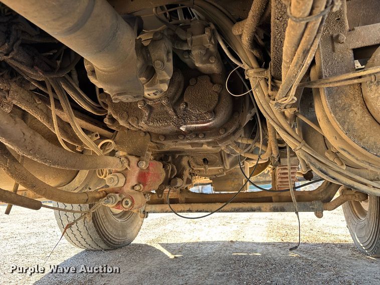 image for item DU1429 2002 International 2674 dump truck