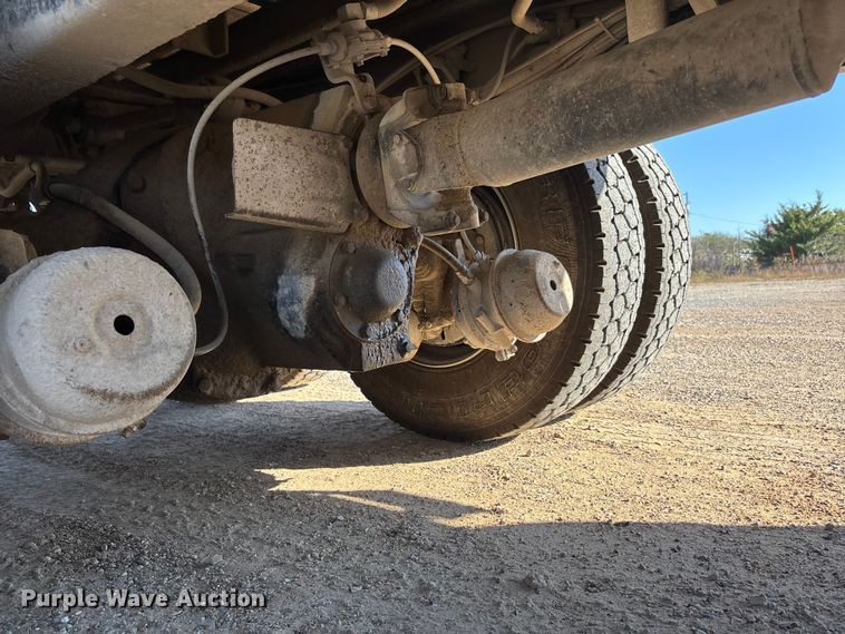 image for item DU1429 2002 International 2674 dump truck