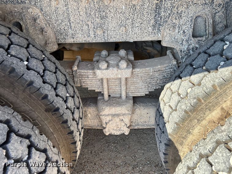 image for item DU1429 2002 International 2674 dump truck