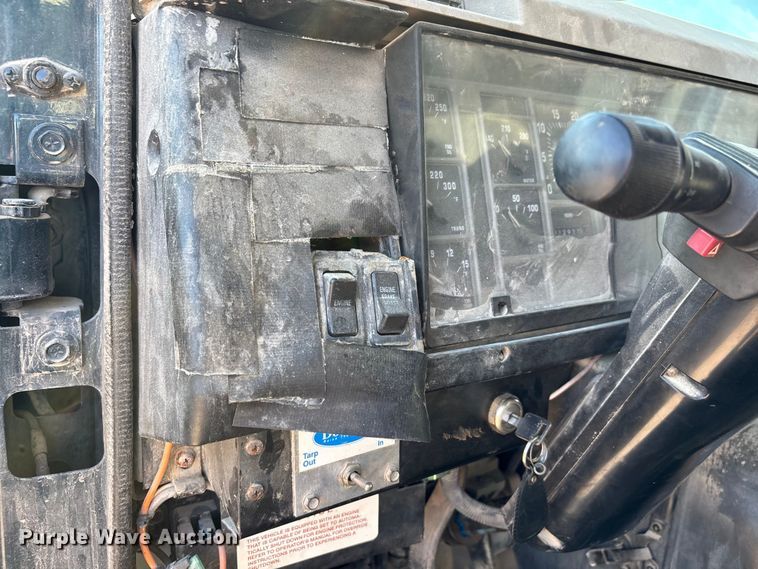 image for item DU1429 2002 International 2674 dump truck