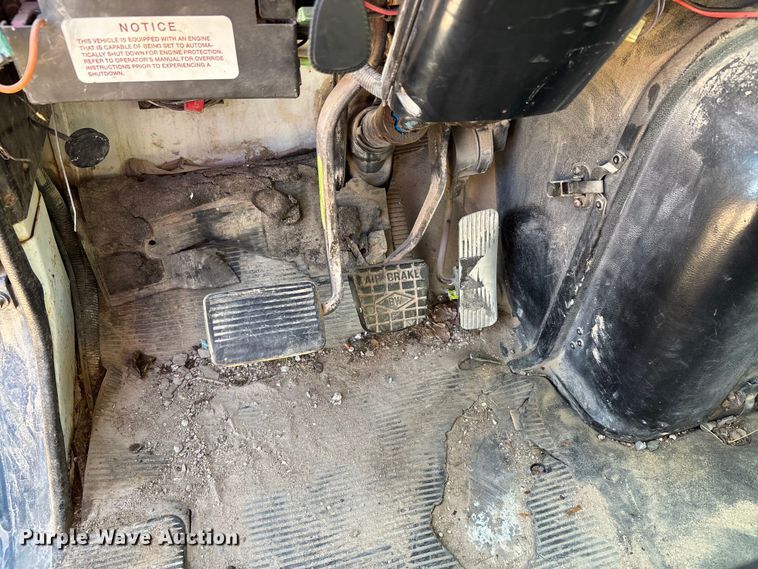 image for item DU1429 2002 International 2674 dump truck