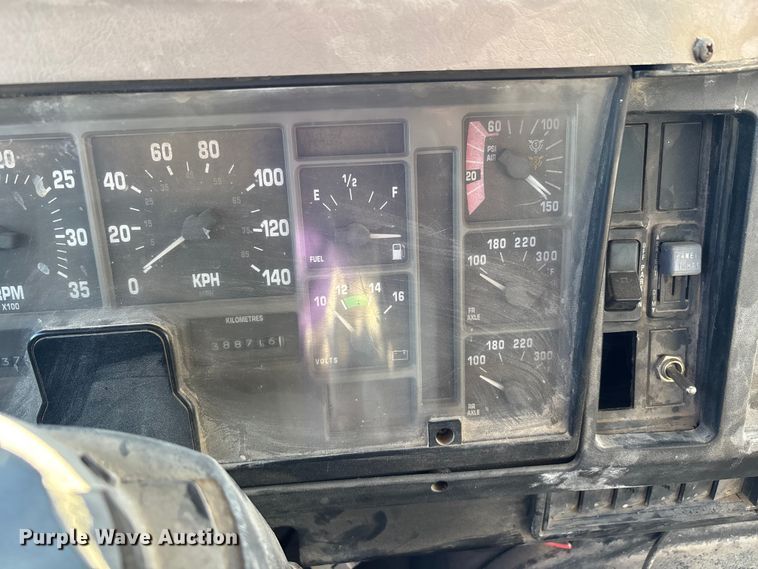 image for item DU1429 2002 International 2674 dump truck