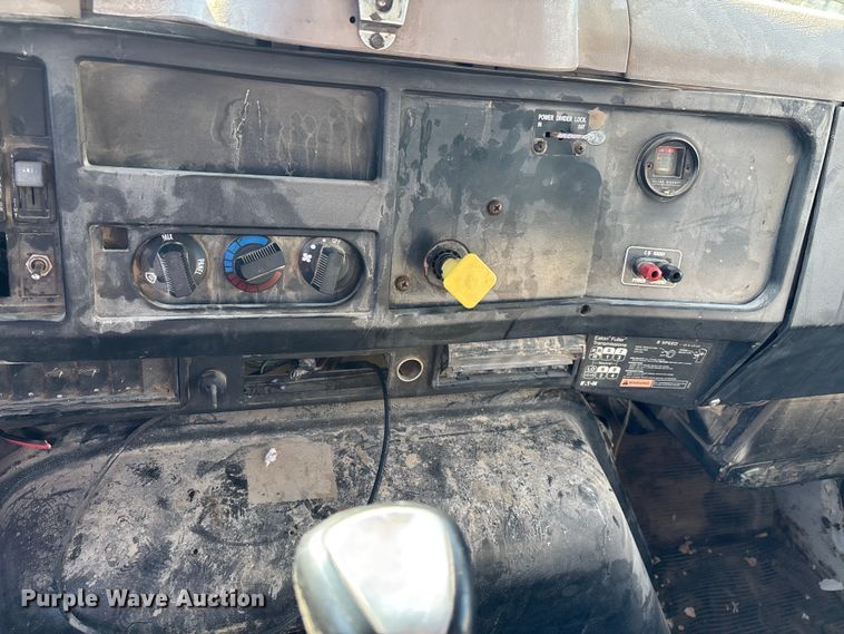 image for item DU1429 2002 International 2674 dump truck