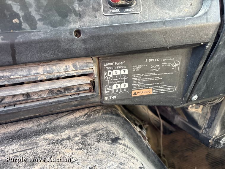 image for item DU1429 2002 International 2674 dump truck