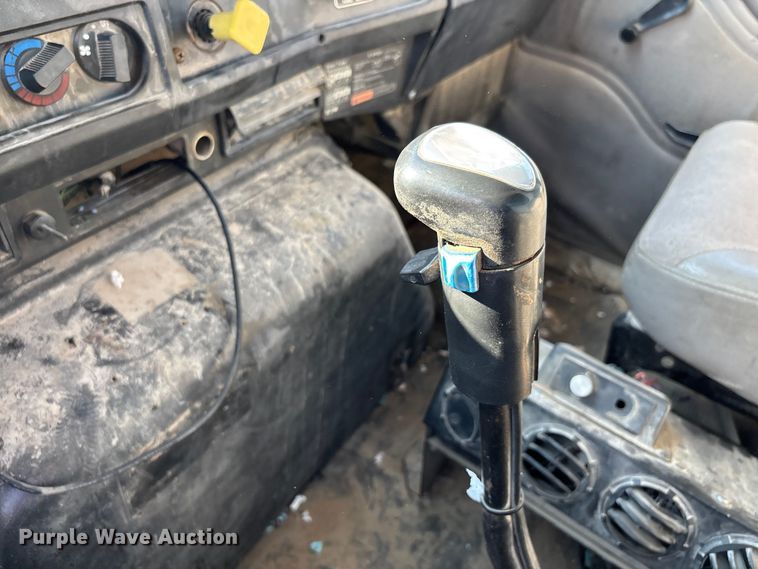 image for item DU1429 2002 International 2674 dump truck