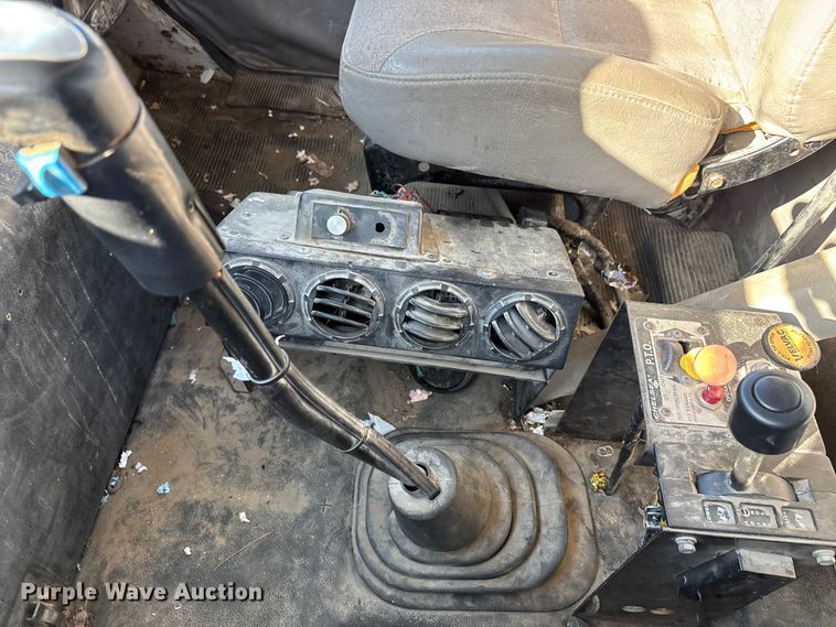 image for item DU1429 2002 International 2674 dump truck