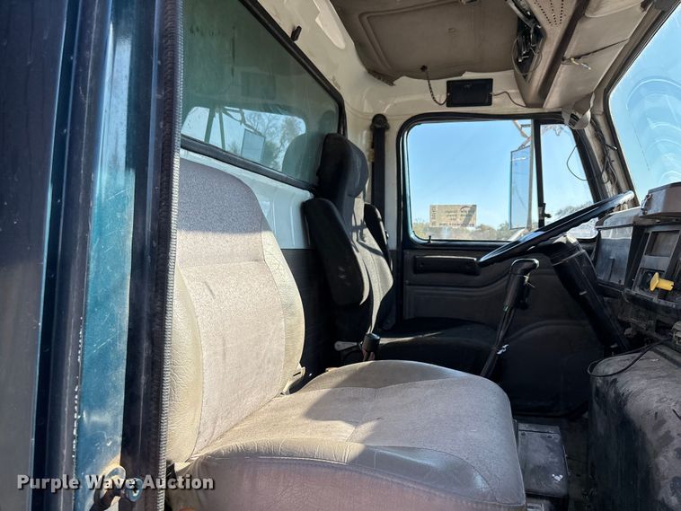 image for item DU1429 2002 International 2674 dump truck