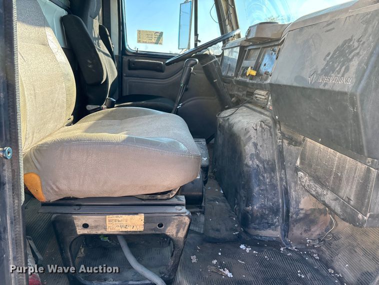 image for item DU1429 2002 International 2674 dump truck