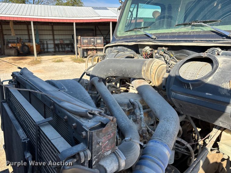 image for item DU1429 2002 International 2674 dump truck