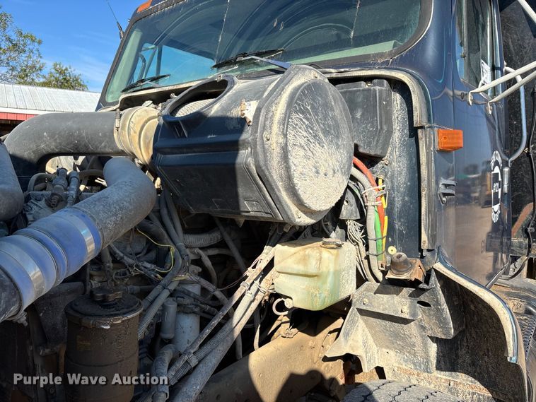 image for item DU1429 2002 International 2674 dump truck