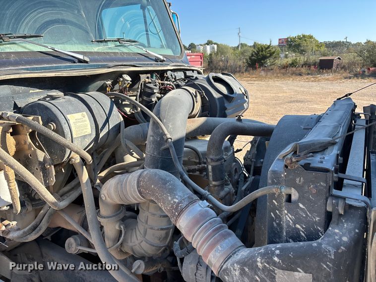 image for item DU1429 2002 International 2674 dump truck