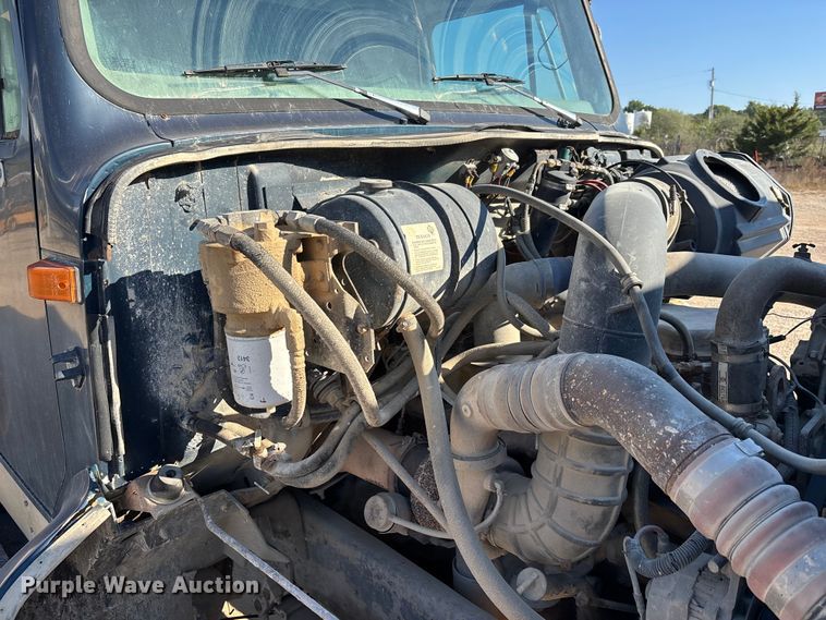 image for item DU1429 2002 International 2674 dump truck