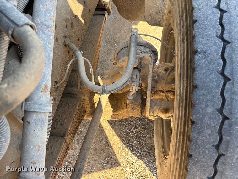 image for item DU1429 2002 International 2674 dump truck