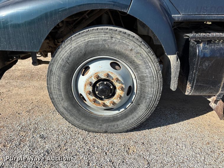 image for item DU1429 2002 International 2674 dump truck