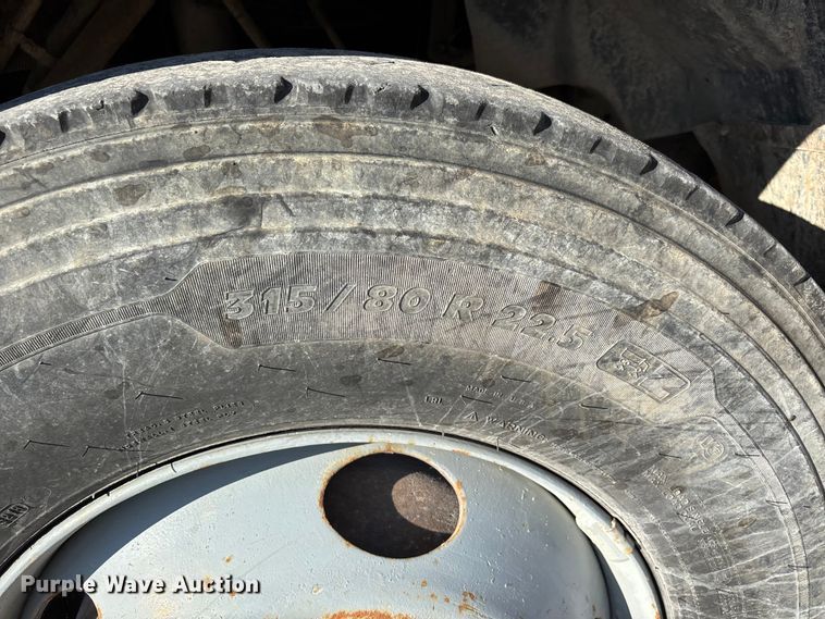 image for item DU1429 2002 International 2674 dump truck