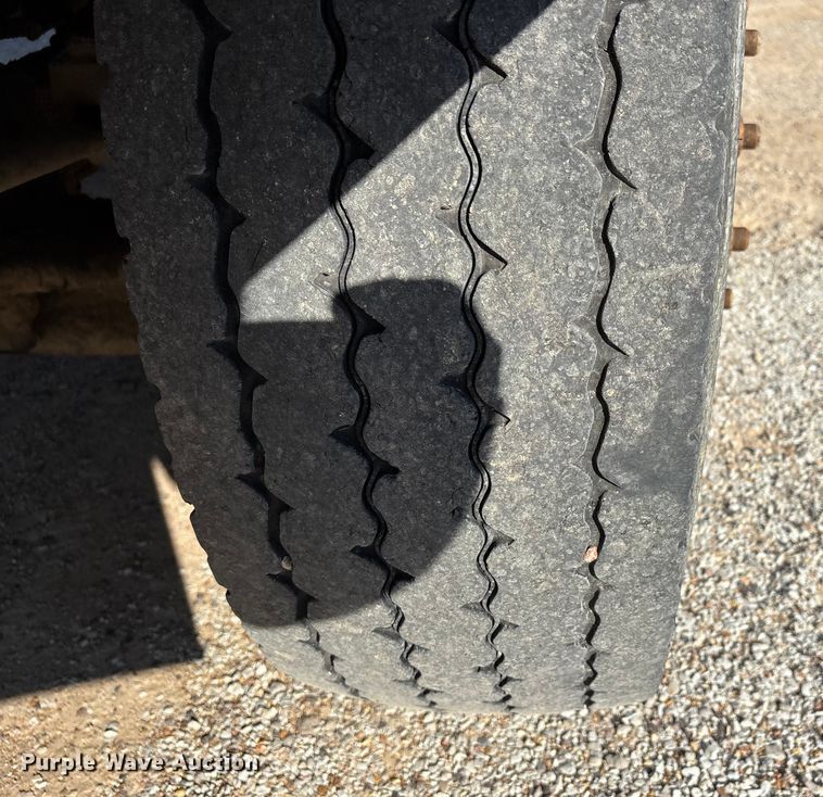 image for item DU1429 2002 International 2674 dump truck