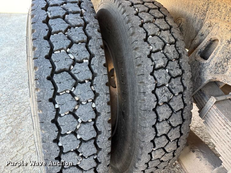 image for item DU1429 2002 International 2674 dump truck