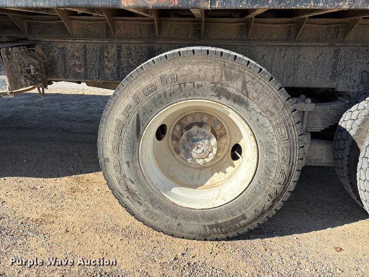 image for item DU1429 2002 International 2674 dump truck