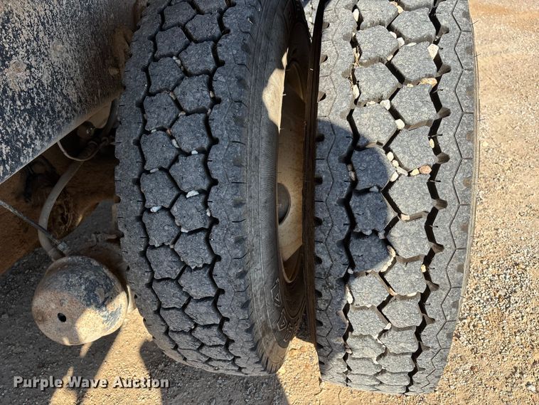 image for item DU1429 2002 International 2674 dump truck