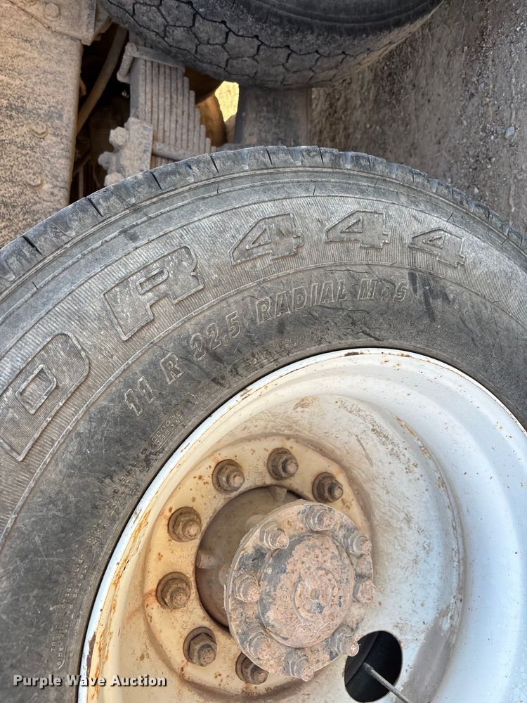 image for item DU1429 2002 International 2674 dump truck