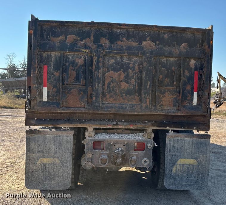 image for item DU1430 2007 International 7500 dump truck