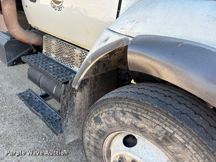 image for item DU1430 2007 International 7500 dump truck