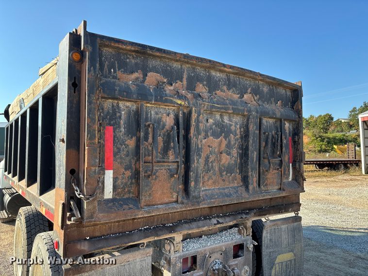 image for item DU1430 2007 International 7500 dump truck