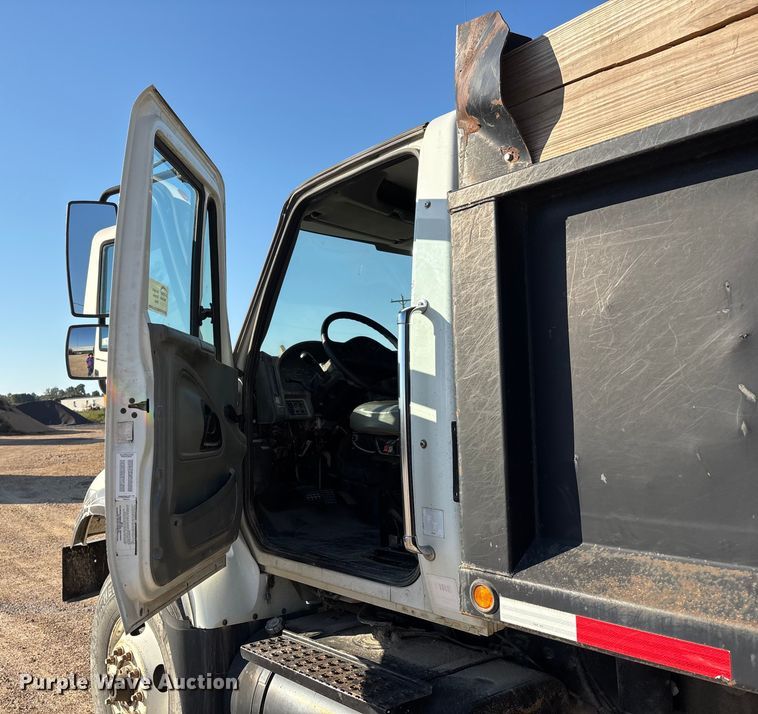 image for item DU1430 2007 International 7500 dump truck