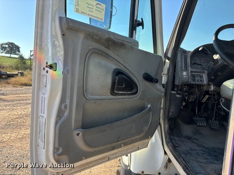 image for item DU1430 2007 International 7500 dump truck