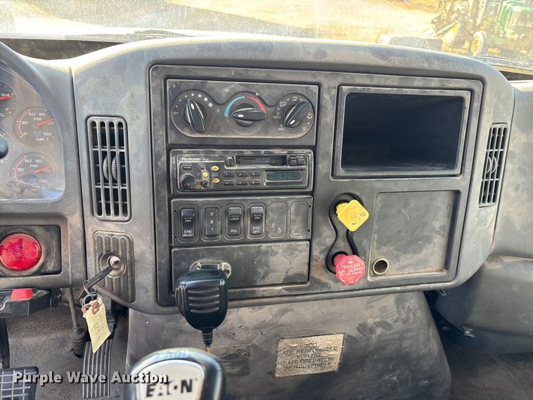 image for item DU1430 2007 International 7500 dump truck