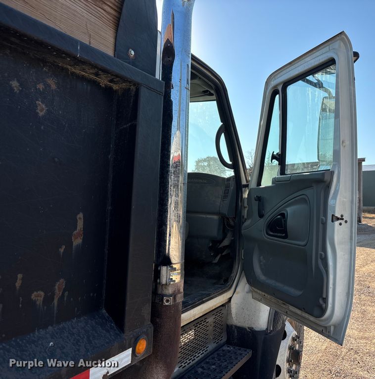 image for item DU1430 2007 International 7500 dump truck