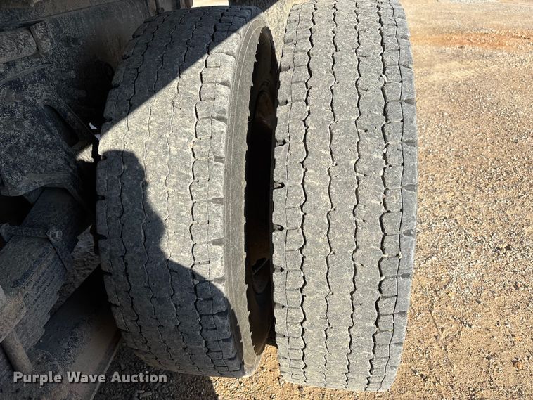 image for item DU1430 2007 International 7500 dump truck