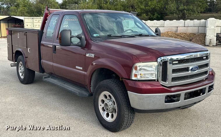 image for item DU3521 2006 Ford F350 Super Duty SuperCab utility bed pickup truck