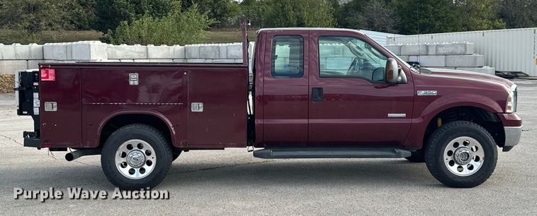 image for item DU3521 2006 Ford F350 Super Duty SuperCab utility bed pickup truck