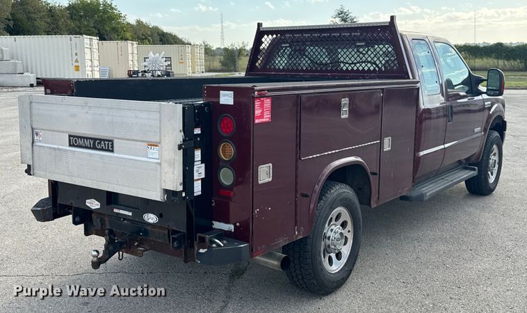 image for item DU3521 2006 Ford F350 Super Duty SuperCab utility bed pickup truck