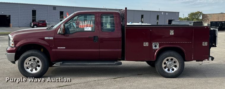 image for item DU3521 2006 Ford F350 Super Duty SuperCab utility bed pickup truck
