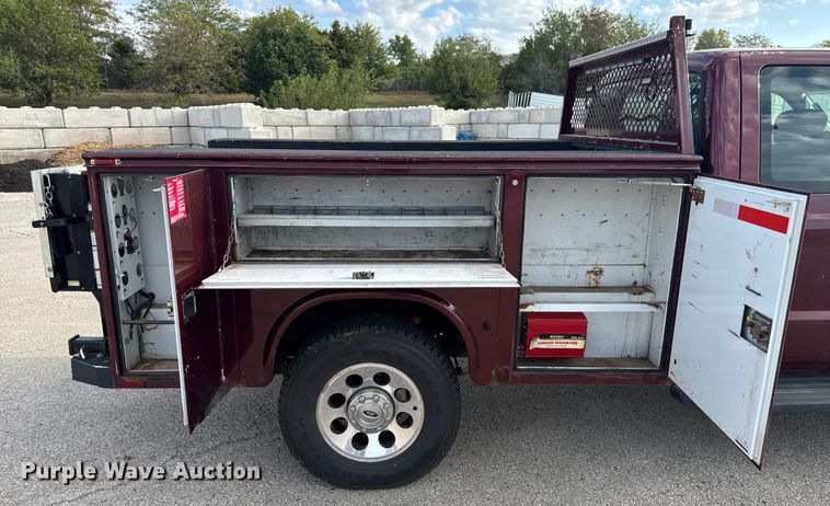 image for item DU3521 2006 Ford F350 Super Duty SuperCab utility bed pickup truck
