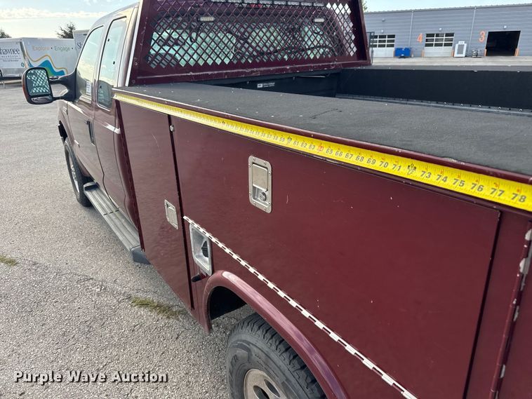 image for item DU3521 2006 Ford F350 Super Duty SuperCab utility bed pickup truck