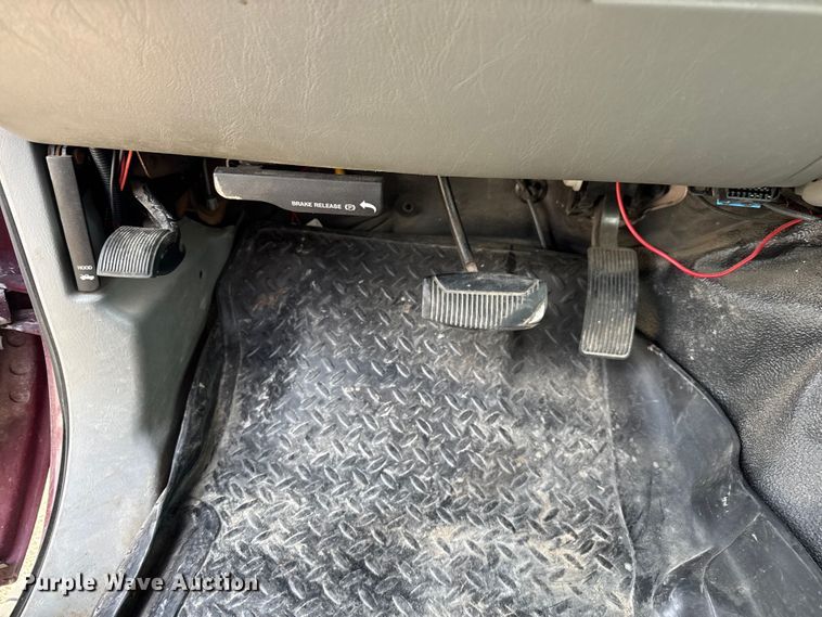 image for item DU3521 2006 Ford F350 Super Duty SuperCab utility bed pickup truck